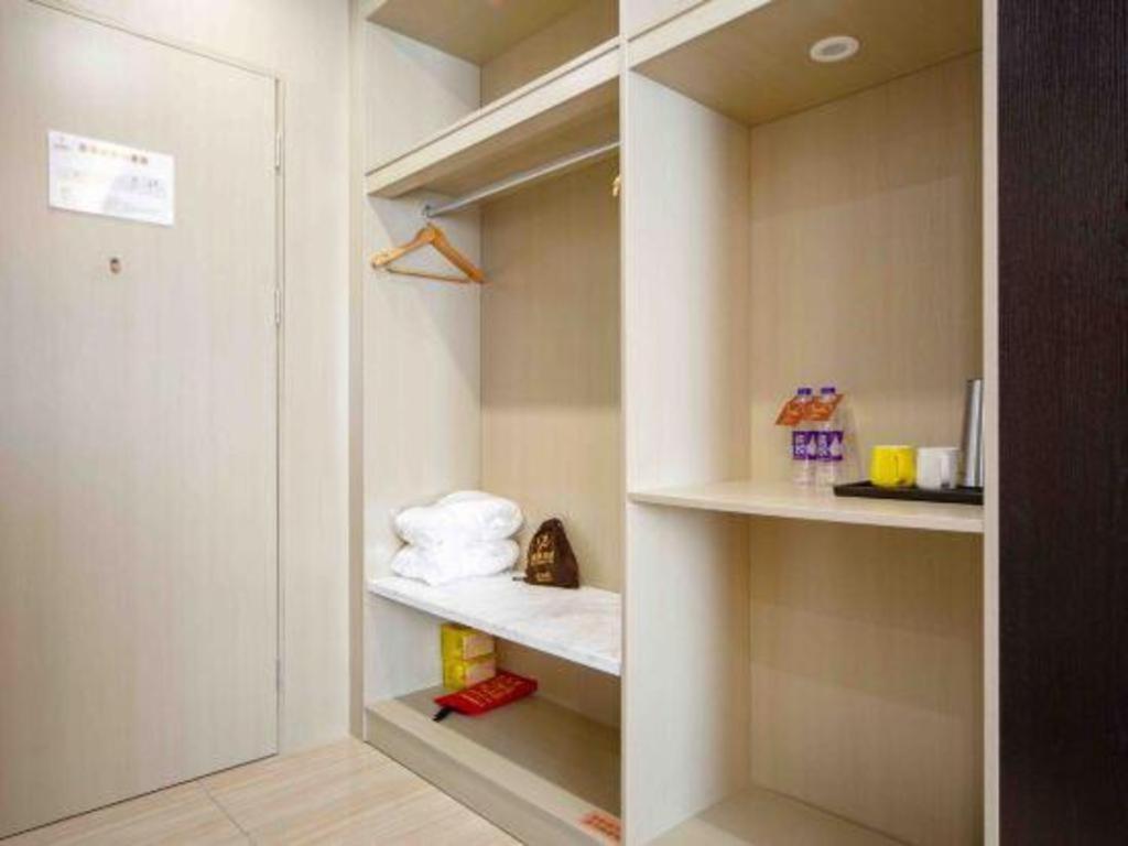 Gya Changzhou Wujin District Hutang New Era Furniture Plaza Hotel Esterno foto